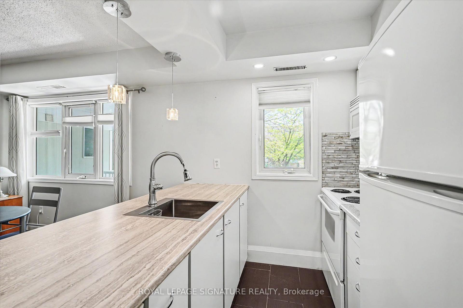 Photo 8 of Unit 221, 101 Bristol Road E, Mississauga, Hurontario — HOMEH