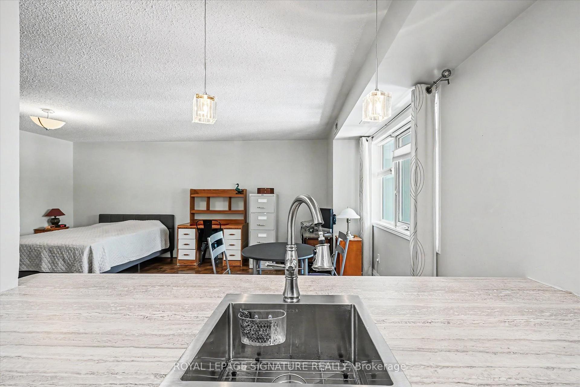 Photo 9 of Unit 221, 101 Bristol Road E, Mississauga, Hurontario — HOMEH