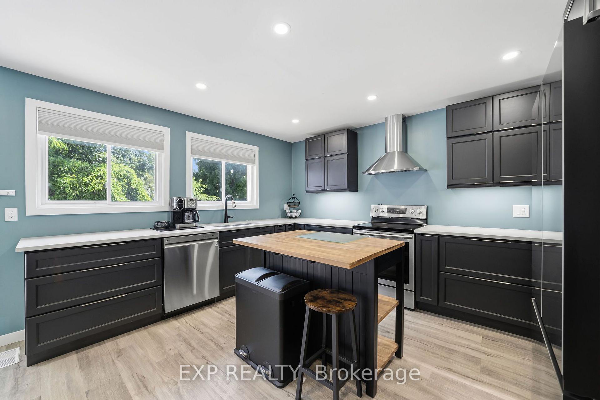 Photo 6 of 172 East Street, London, East M — HOMEH