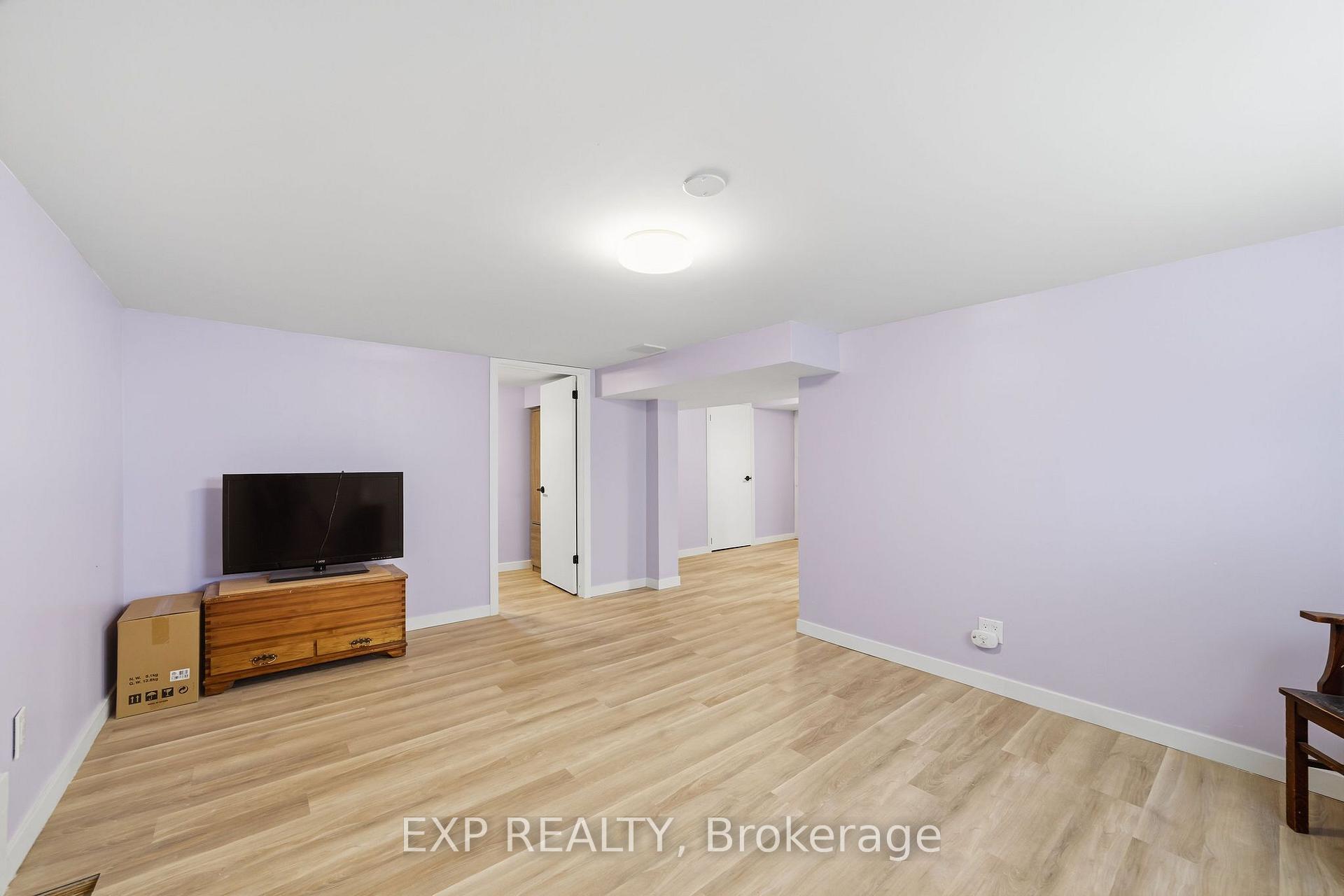 Photo 17 of 172 East Street, London, East M — HOMEH