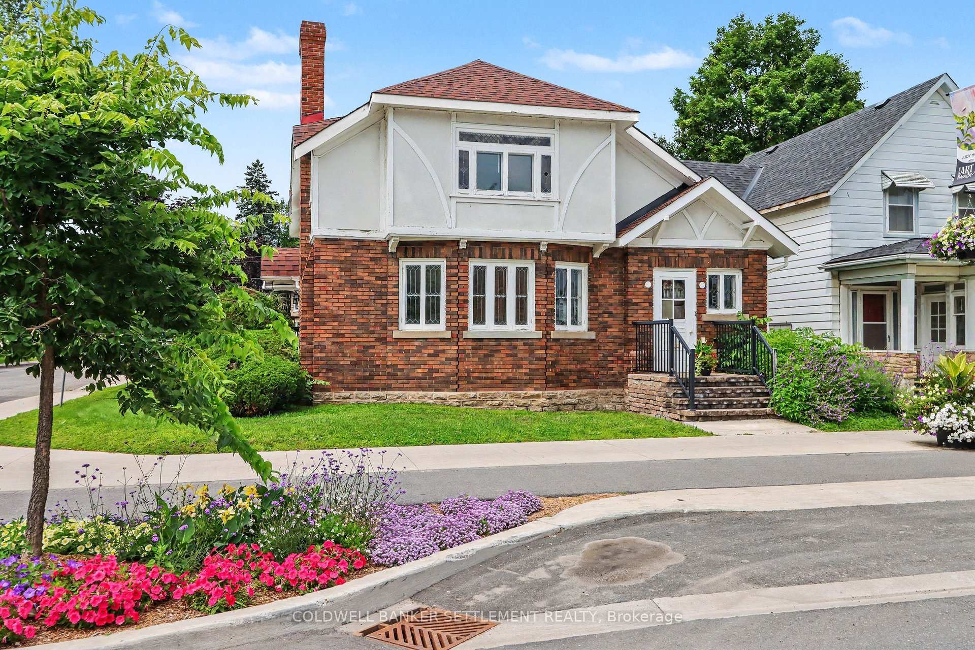 Photo 3 of 2 Gladstone Avenue, Smiths Falls, Smiths Falls — HOMEH