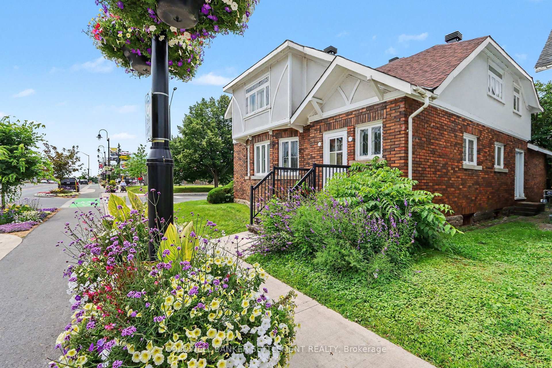 Photo 4 of 2 Gladstone Avenue, Smiths Falls, Smiths Falls — HOMEH