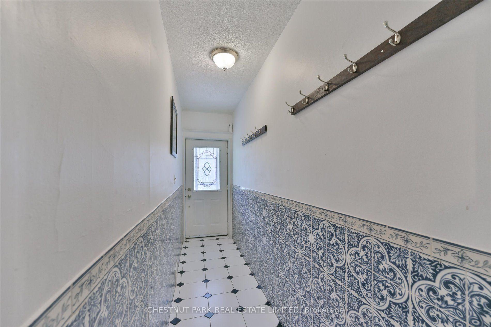 Photo 2 of Unit Main & Bsmt, 13 Silver Avenue, Toronto, Roncesvalles — HOMEH