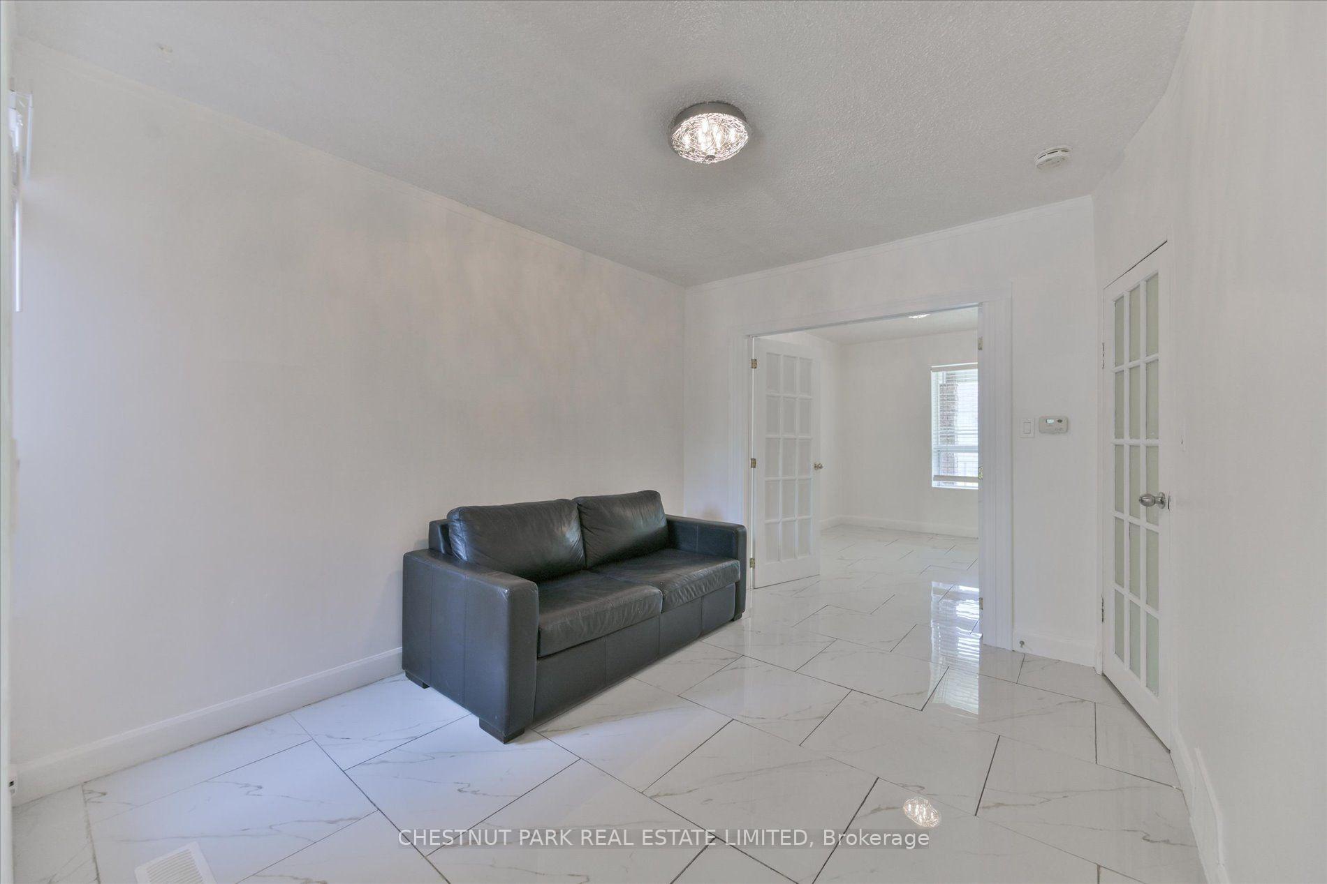Photo 4 of Unit Main & Bsmt, 13 Silver Avenue, Toronto, Roncesvalles — HOMEH