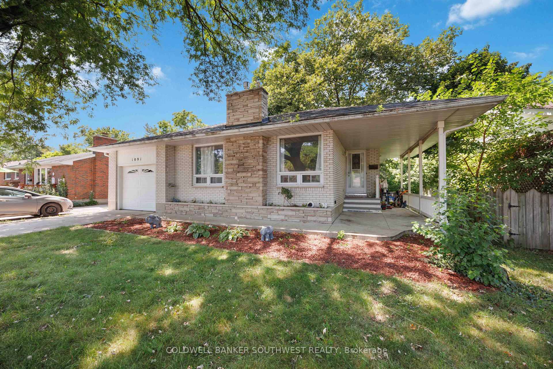 Photo 2 of 1091 Indian Road N, Sarnia — HOMEH