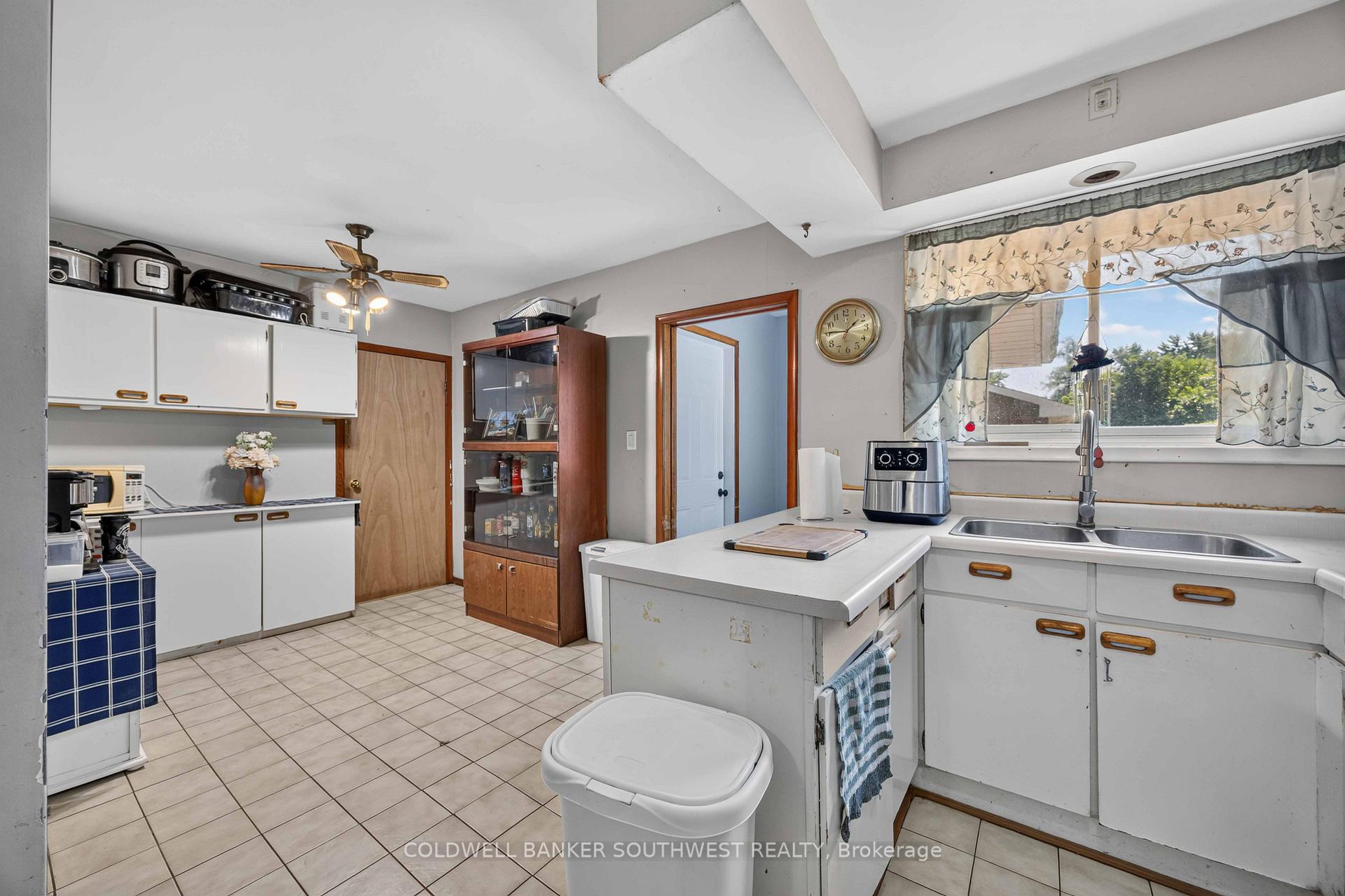 Photo 10 of 1091 Indian Road N, Sarnia — HOMEH
