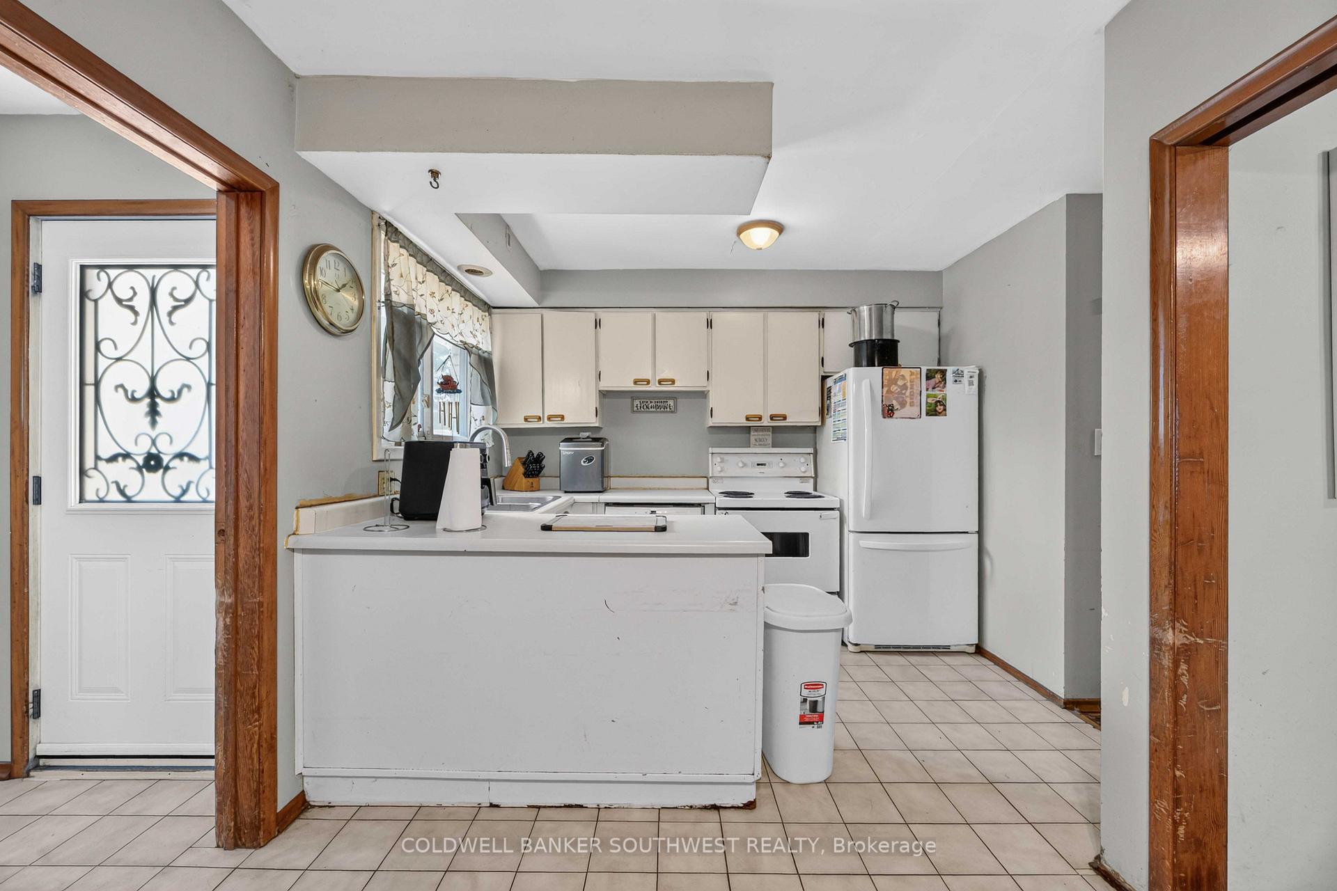 Photo 11 of 1091 Indian Road N, Sarnia — HOMEH