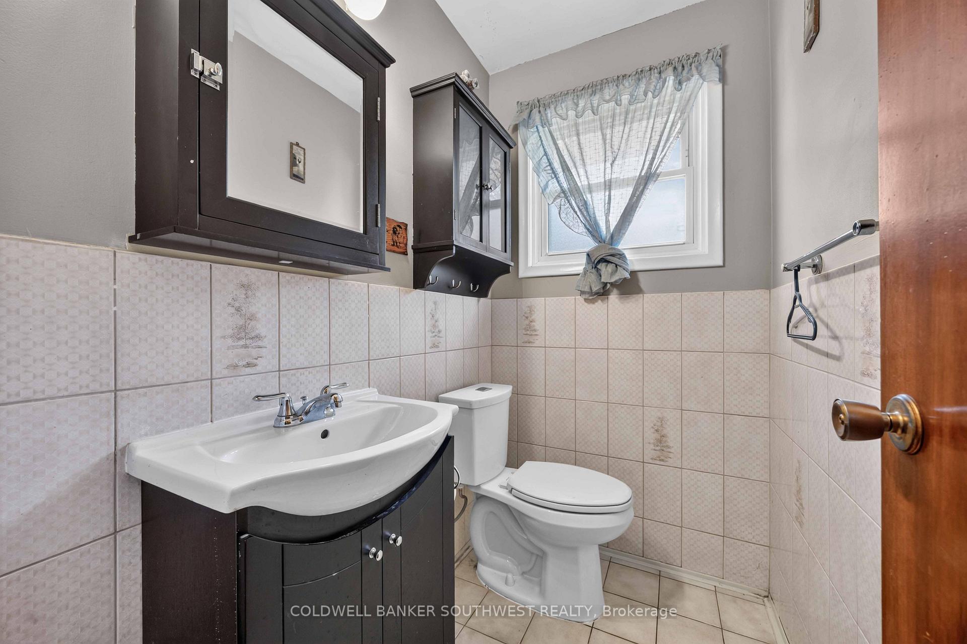 Photo 13 of 1091 Indian Road N, Sarnia — HOMEH