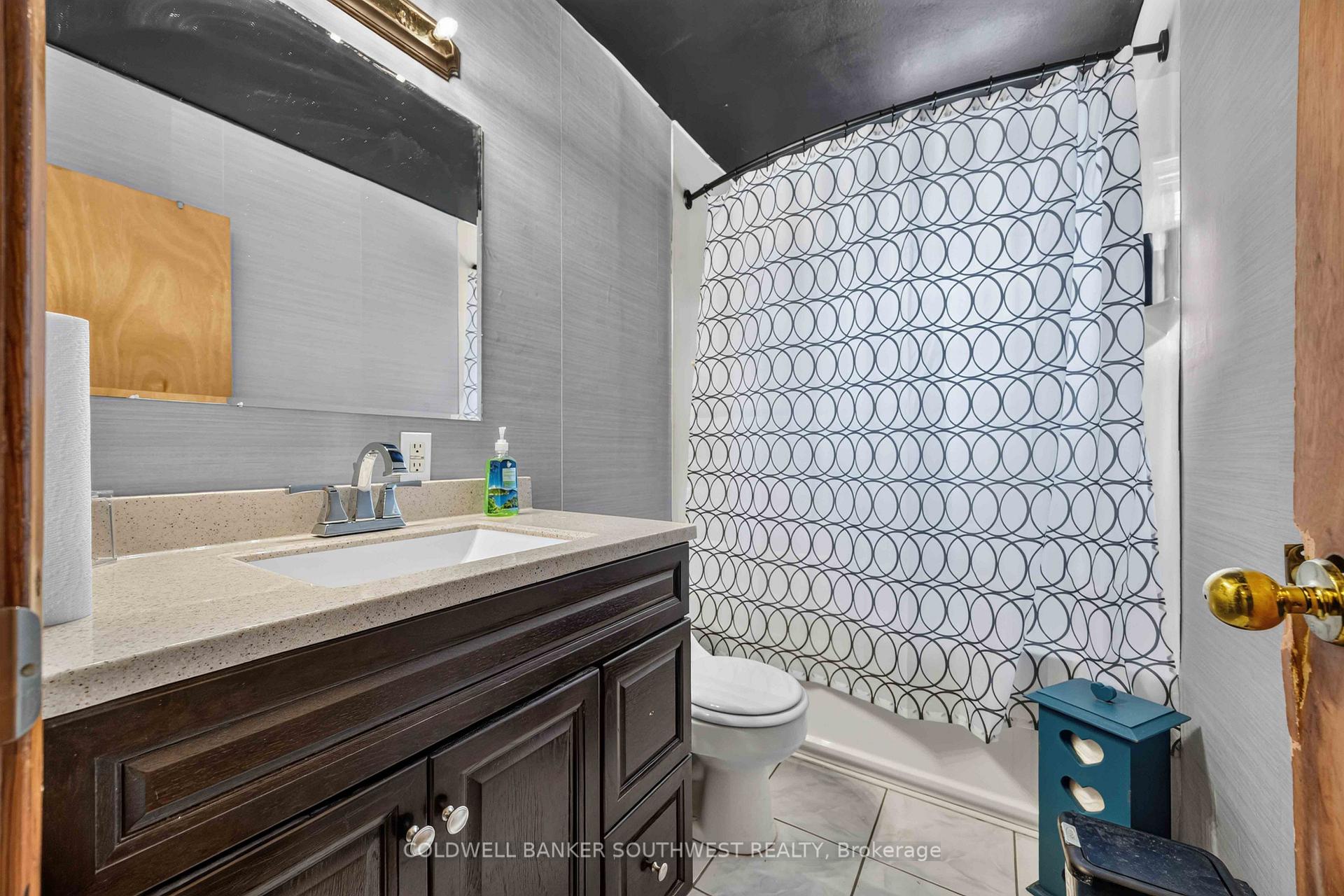 Photo 18 of 1091 Indian Road N, Sarnia — HOMEH
