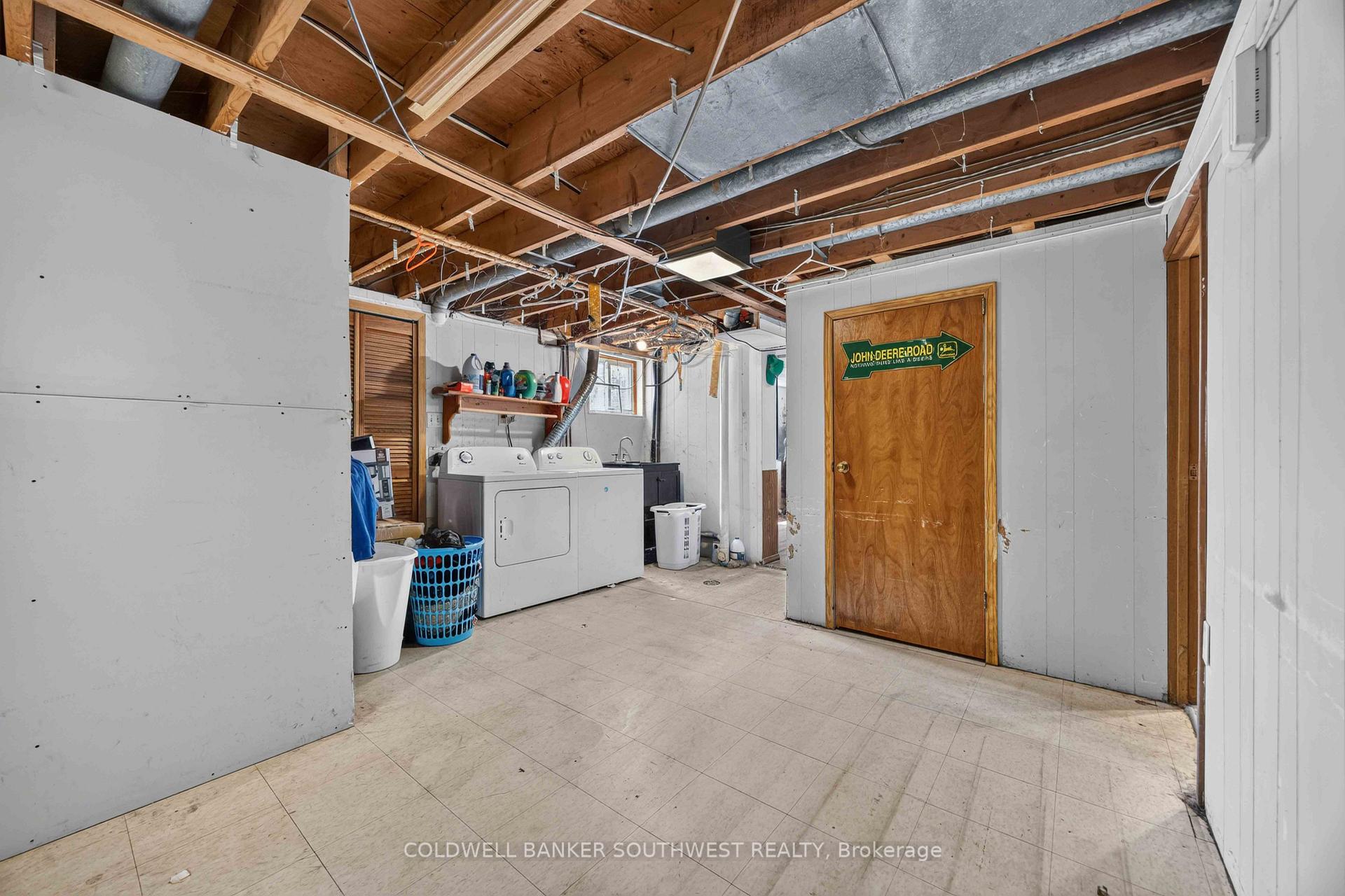 Photo 24 of 1091 Indian Road N, Sarnia — HOMEH