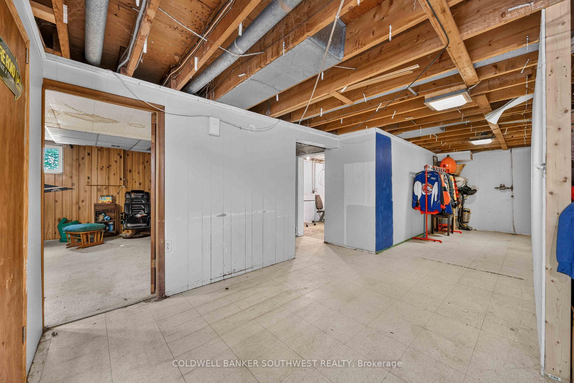 Photo 25 of 1091 Indian Road N, Sarnia — HOMEH