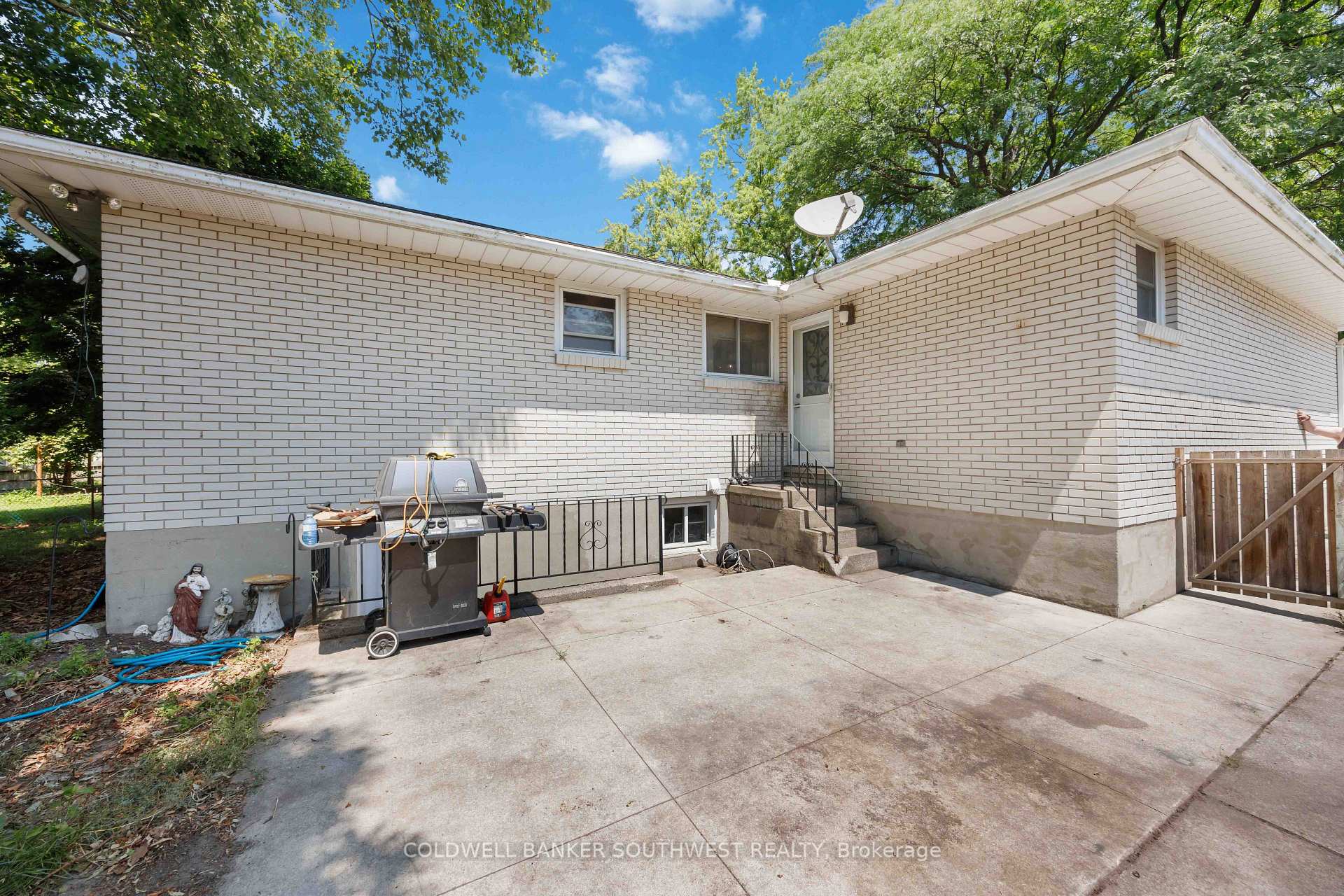 Photo 28 of 1091 Indian Road N, Sarnia — HOMEH
