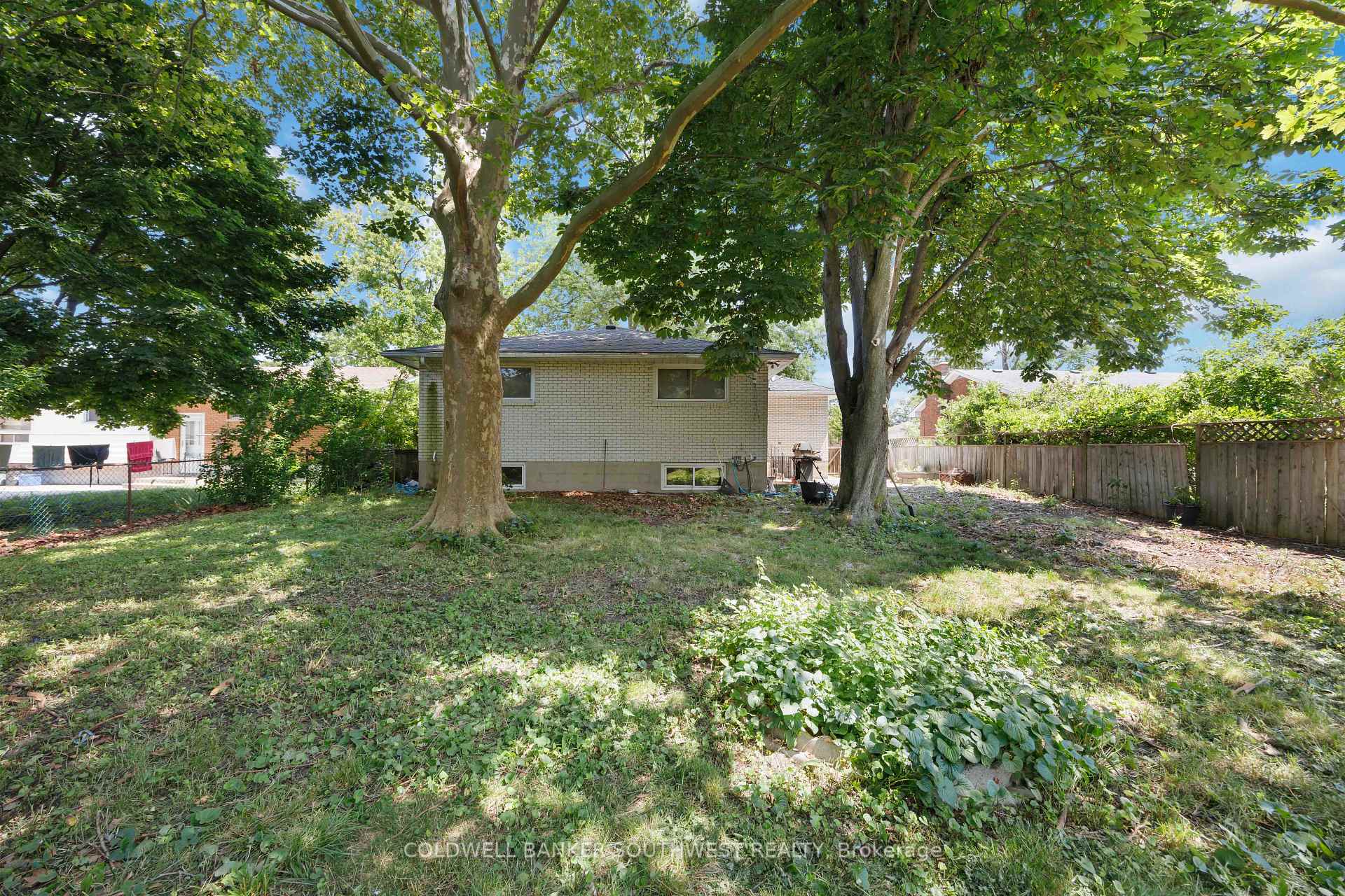 Photo 30 of 1091 Indian Road N, Sarnia — HOMEH