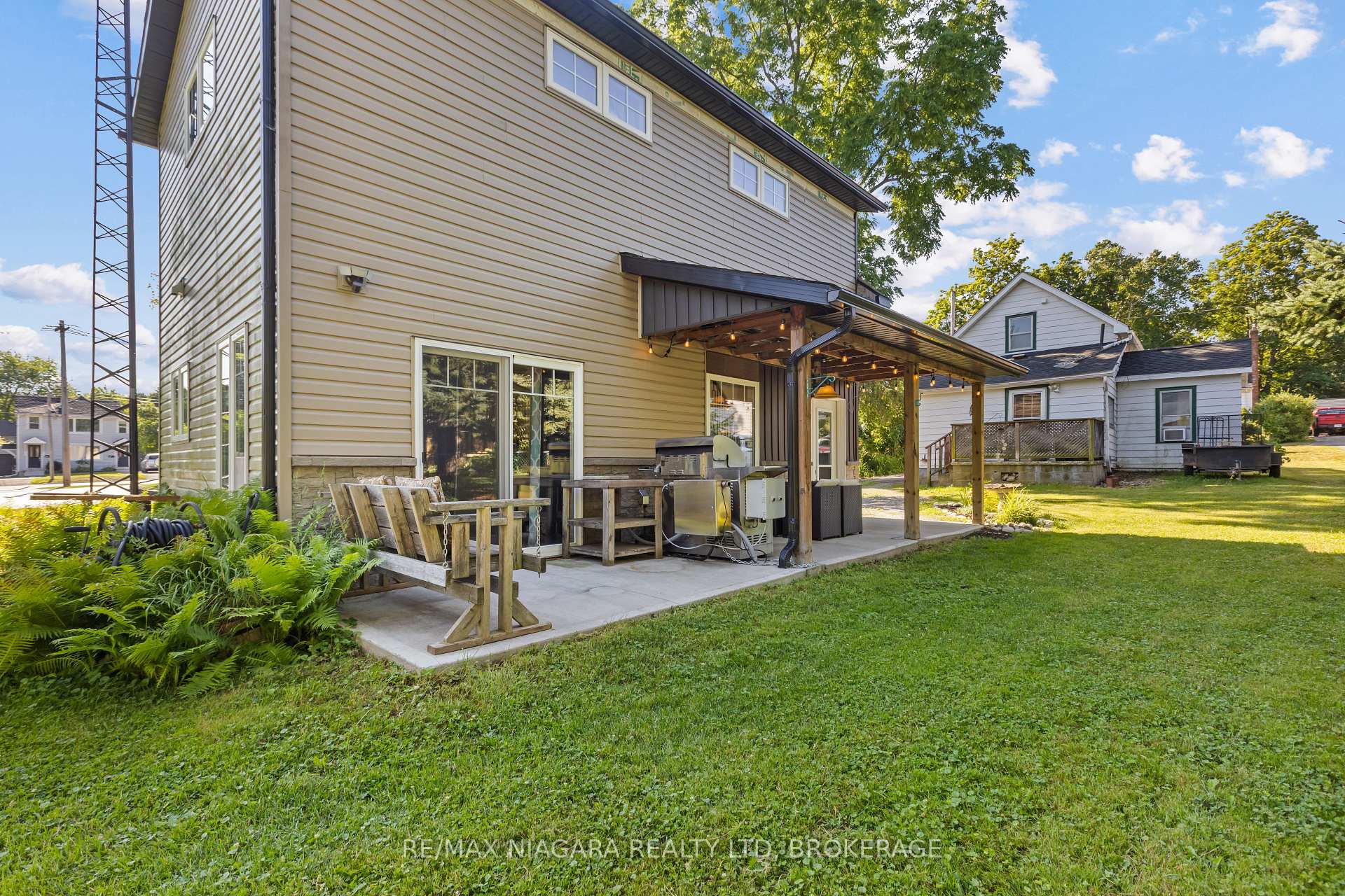 Photo 2 of 1 Linden Avenue, Pelham, Fonthill — HOMEH