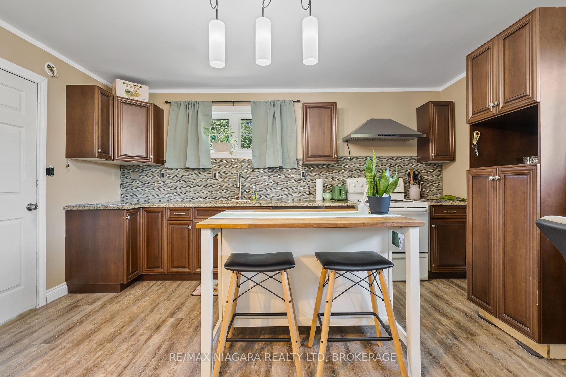 Photo 14 of 1 Linden Avenue, Pelham, Fonthill — HOMEH