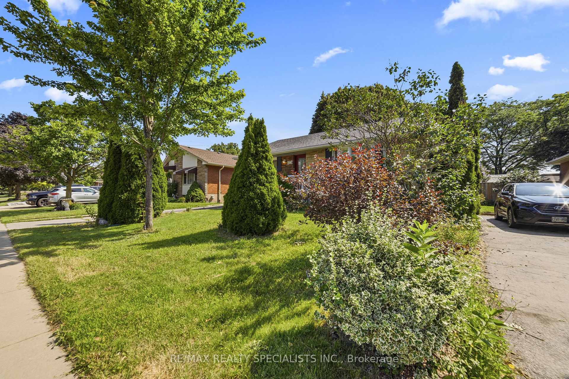 Photo 2 of 115 Kings Forest Drive, Hamilton, Huntington — HOMEH