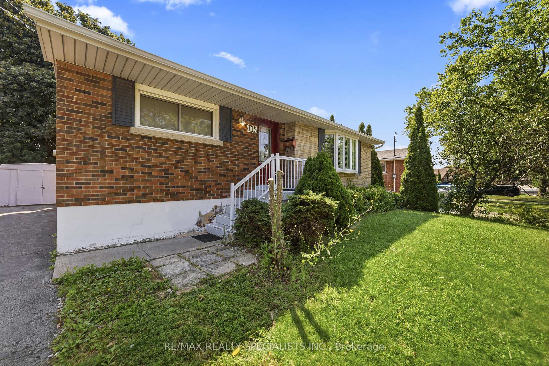 Photo 4 of 115 Kings Forest Drive, Hamilton, Huntington — HOMEH