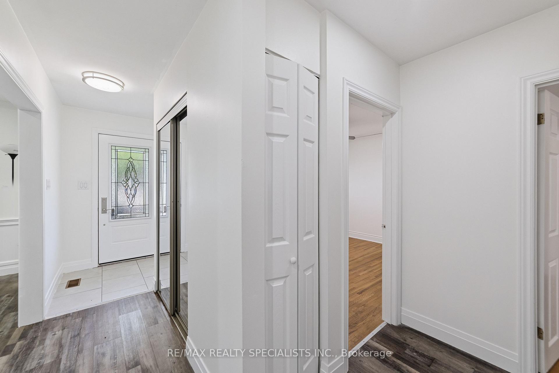 Photo 5 of 115 Kings Forest Drive, Hamilton, Huntington — HOMEH
