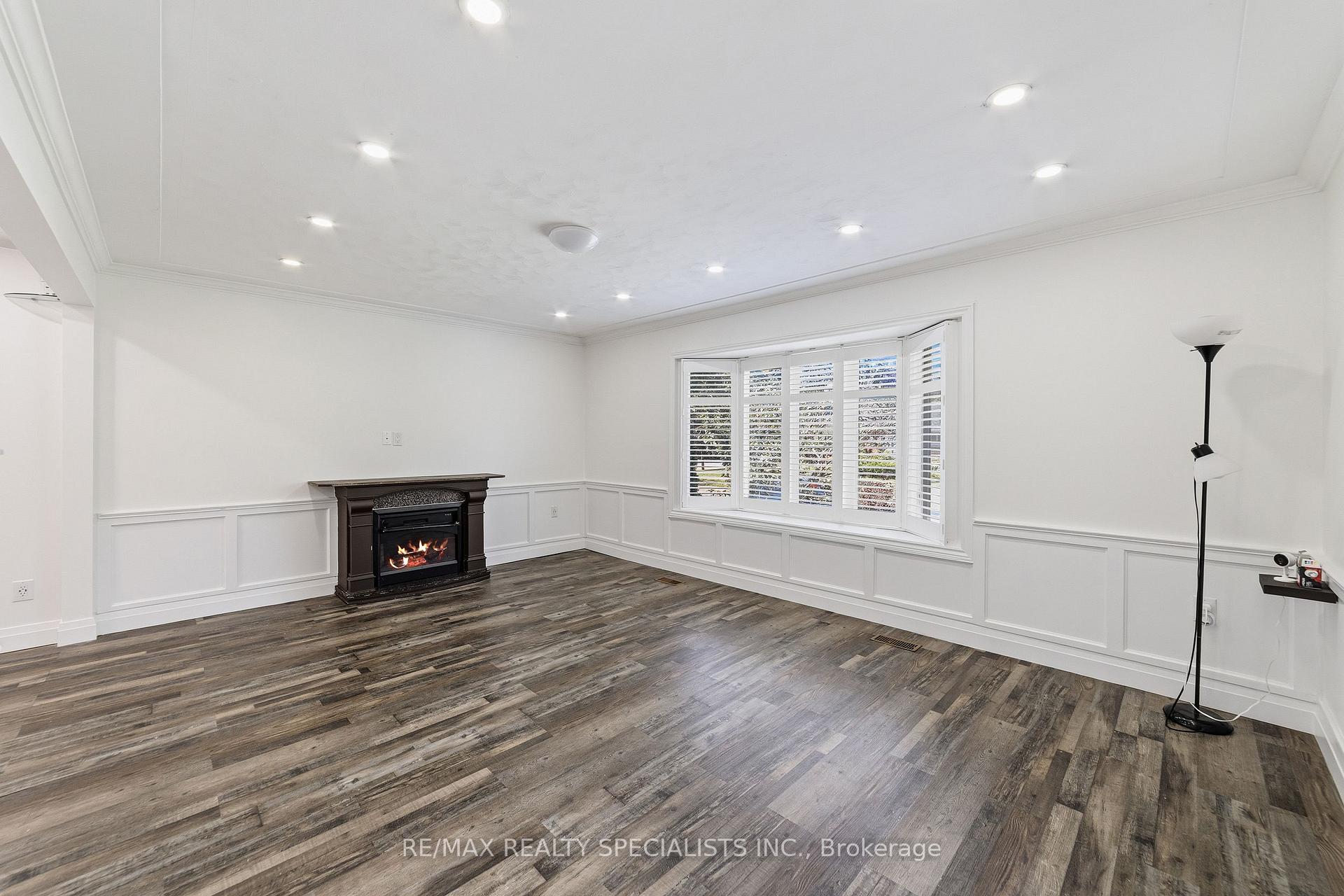 Photo 6 of 115 Kings Forest Drive, Hamilton, Huntington — HOMEH