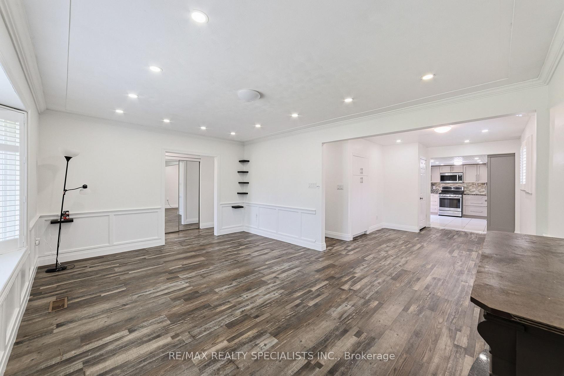 Photo 7 of 115 Kings Forest Drive, Hamilton, Huntington — HOMEH