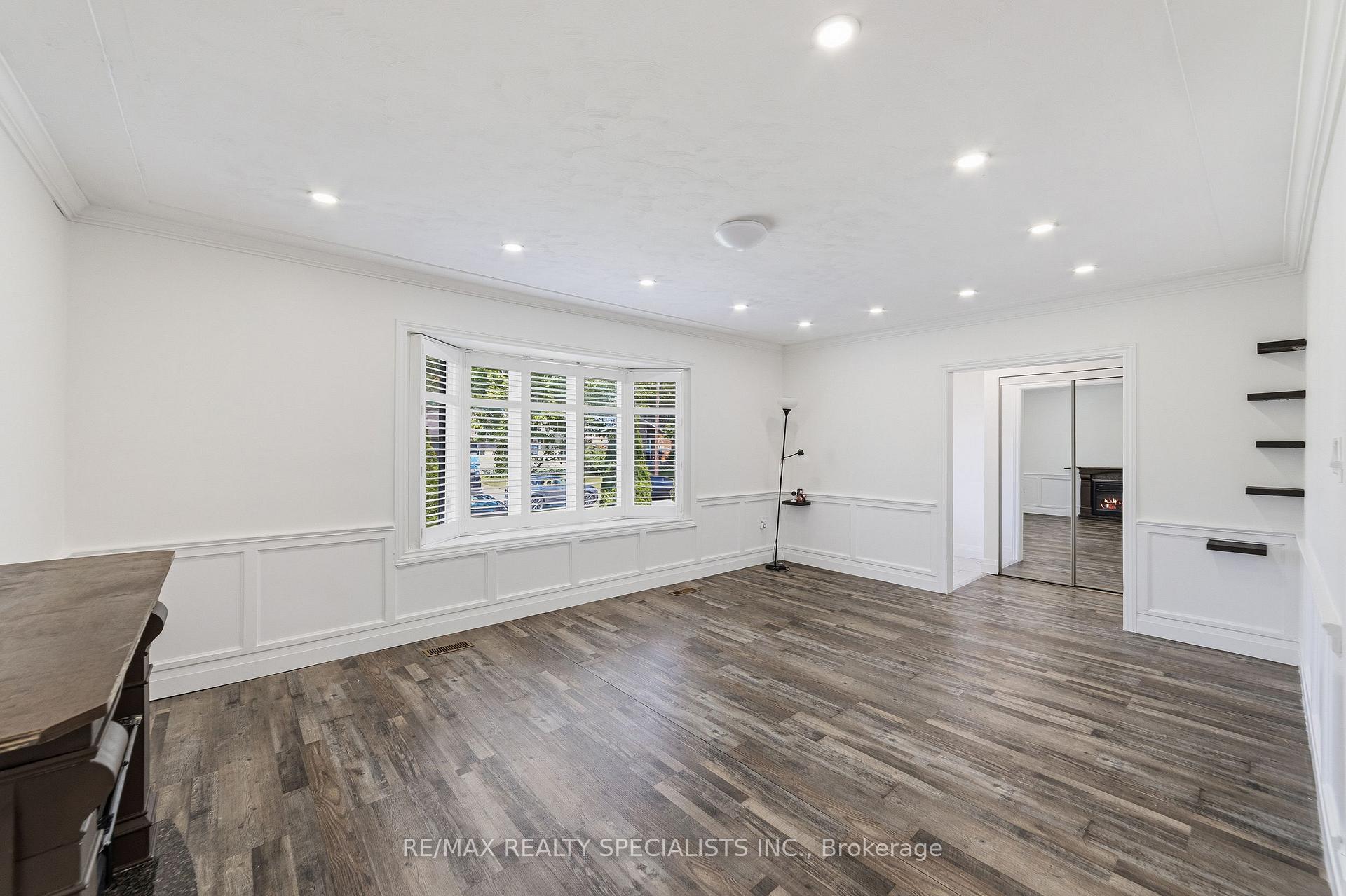 Photo 8 of 115 Kings Forest Drive, Hamilton, Huntington — HOMEH