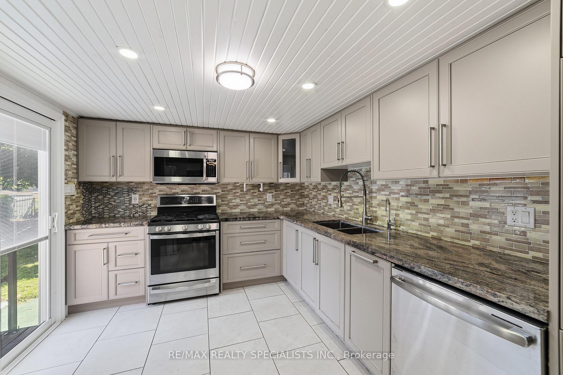 Photo 10 of 115 Kings Forest Drive, Hamilton, Huntington — HOMEH