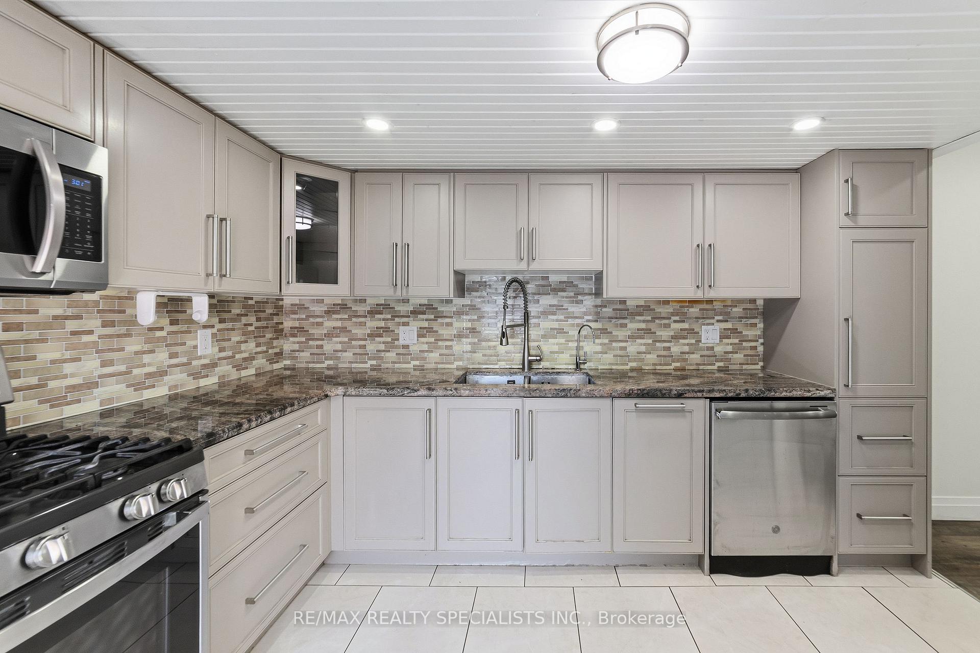 Photo 12 of 115 Kings Forest Drive, Hamilton, Huntington — HOMEH