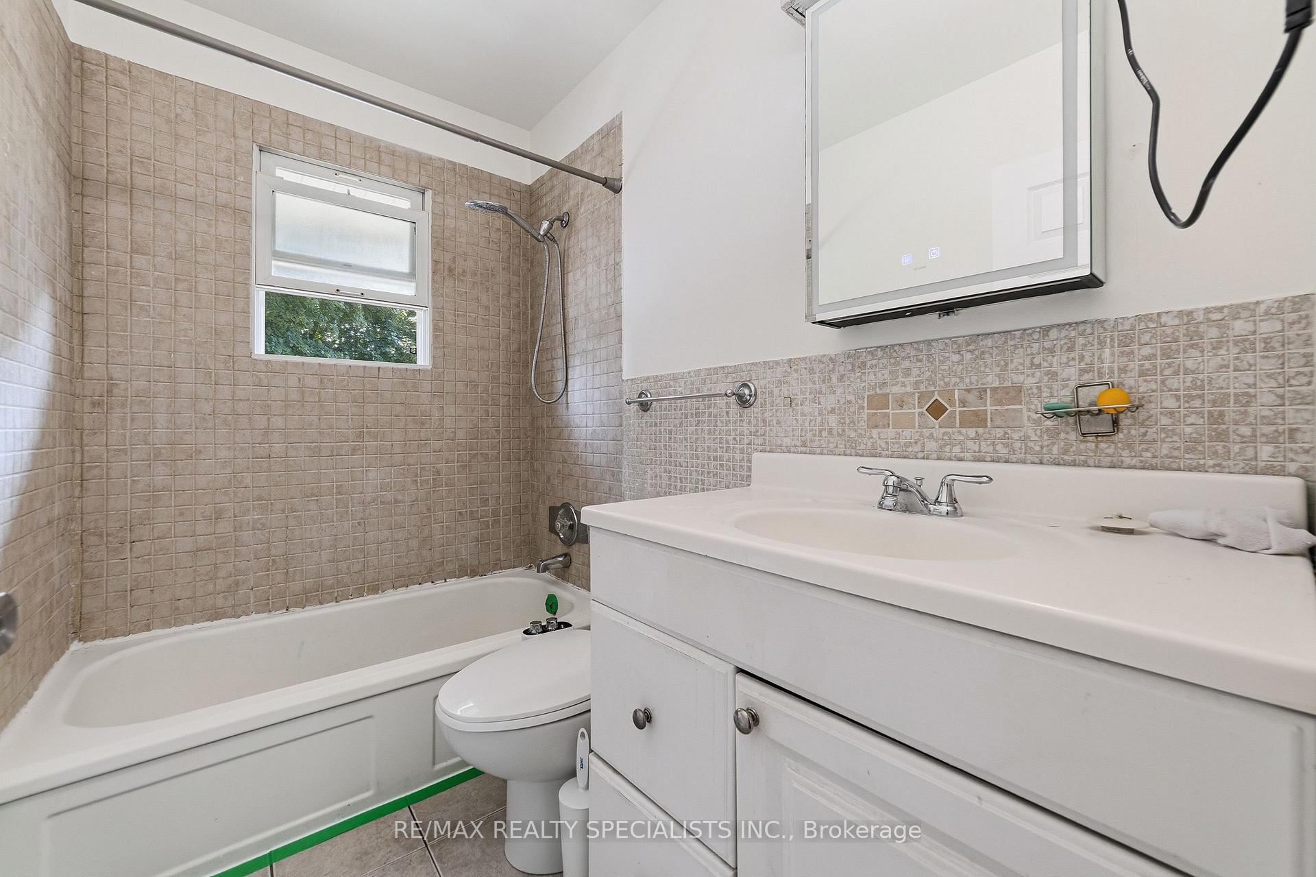 Photo 16 of 115 Kings Forest Drive, Hamilton, Huntington — HOMEH