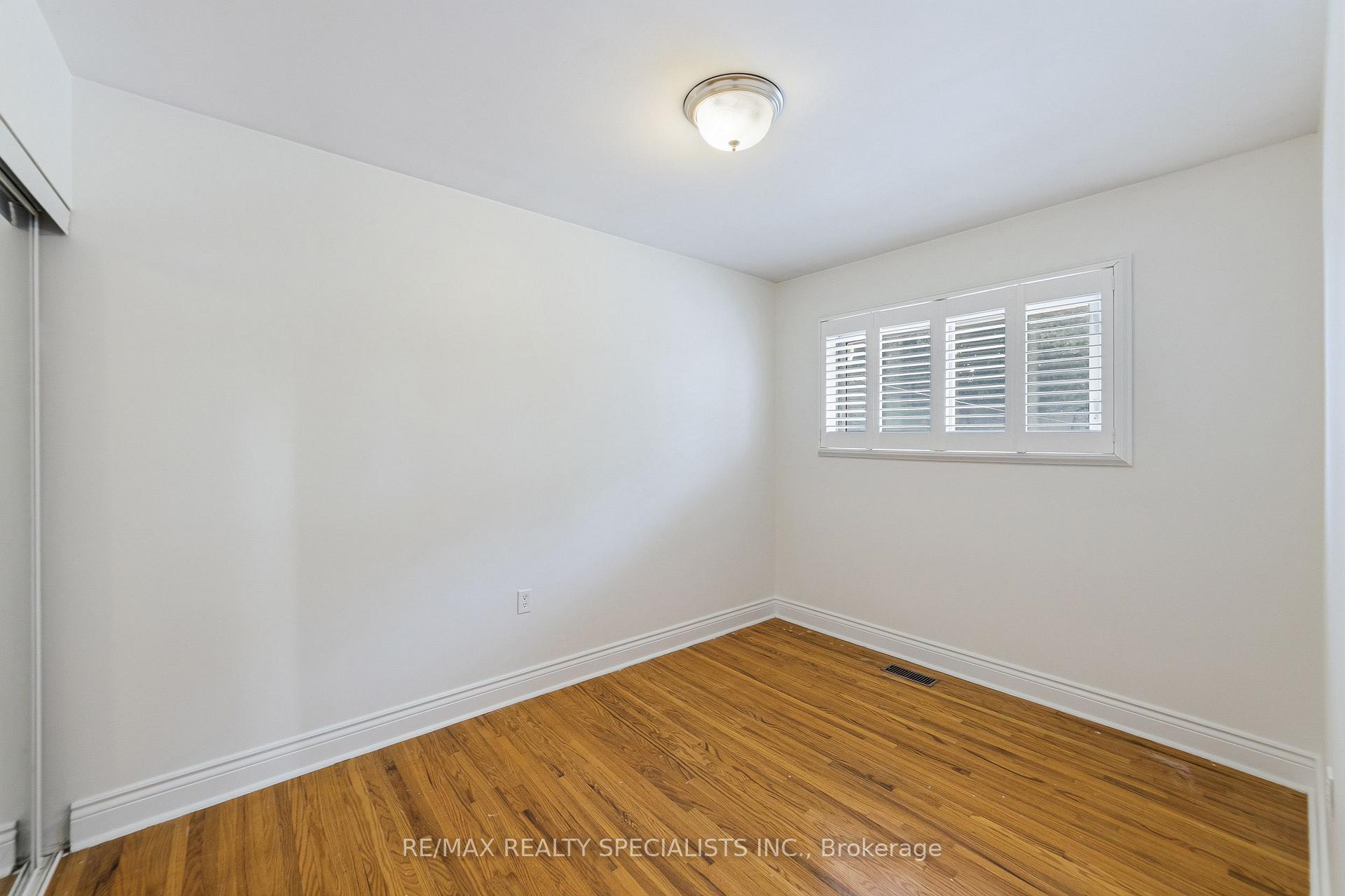 Photo 18 of 115 Kings Forest Drive, Hamilton, Huntington — HOMEH