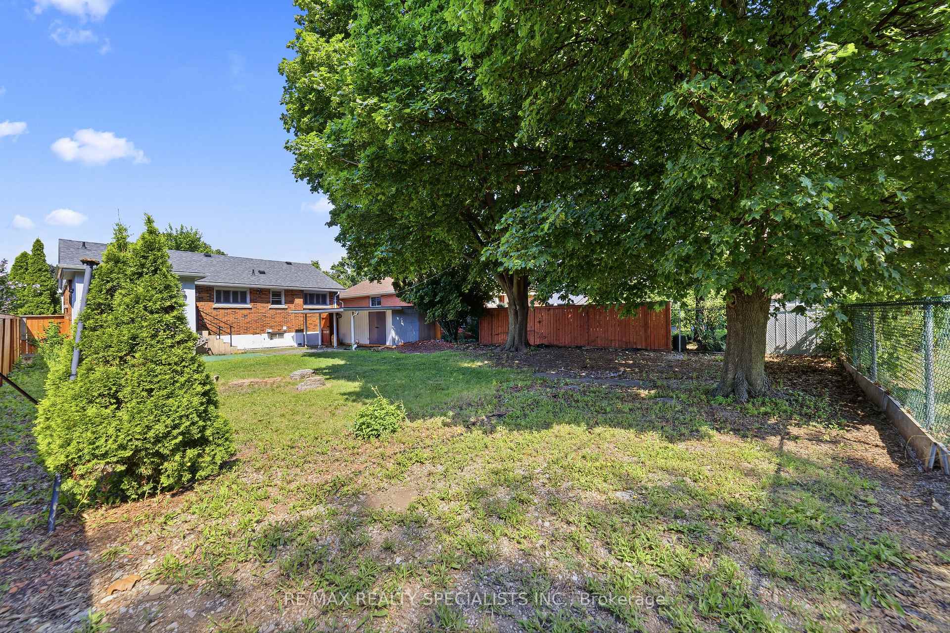 Photo 20 of 115 Kings Forest Drive, Hamilton, Huntington — HOMEH