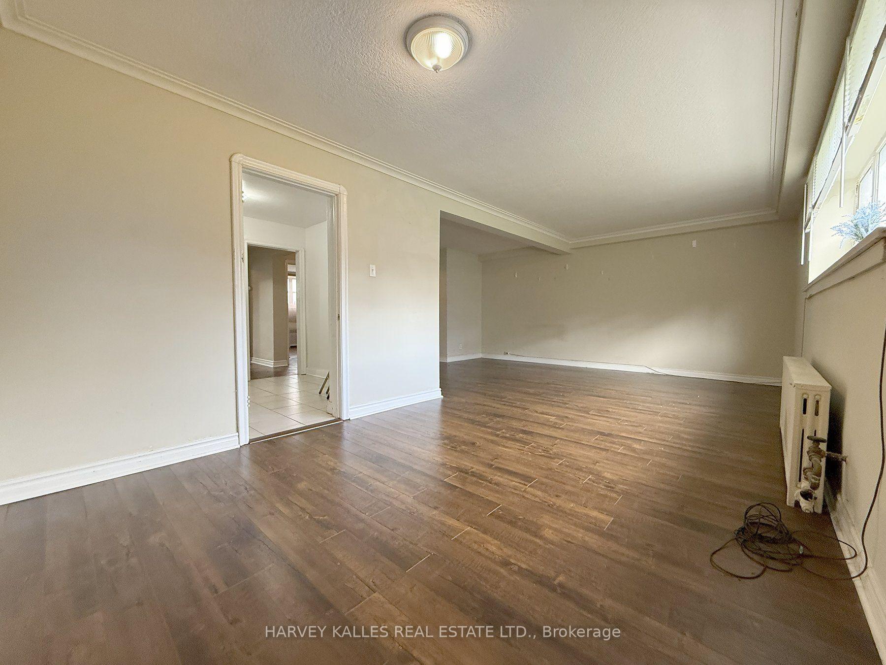 Photo 5 of Unit 2, 88 Trethewey Drive, North York, Beechborough-Greenbrook — HOMEH