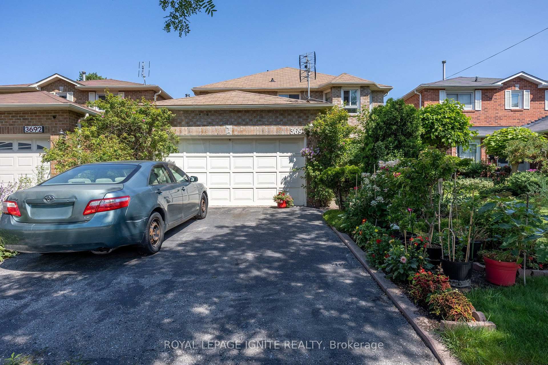 Photo 1 of 3694 Ellesmere Road, Scarborough, Highland Creek — HOMEH