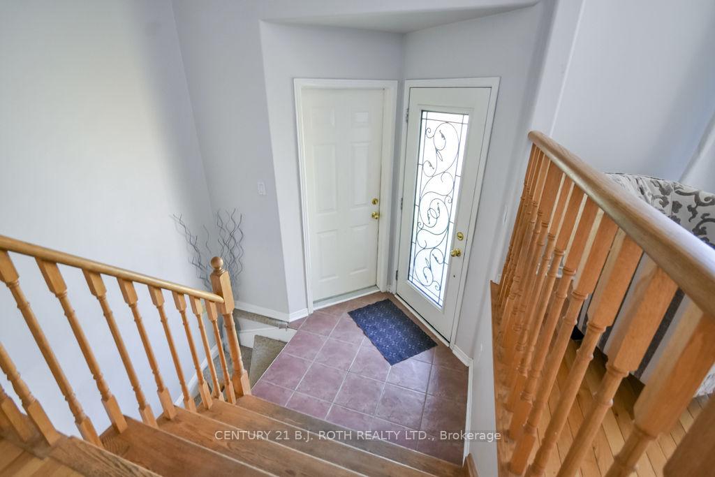 Photo 3 of 53 Forest Dale Drive, Barrie, Little Lake — HOMEH