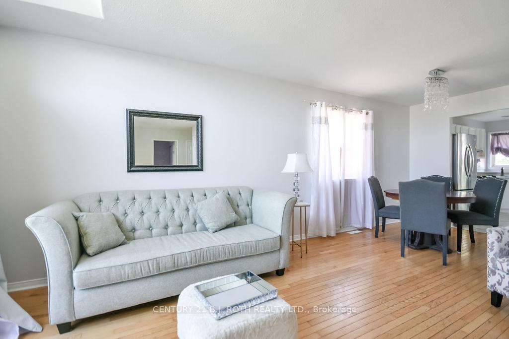 Photo 6 of 53 Forest Dale Drive, Barrie, Little Lake — HOMEH