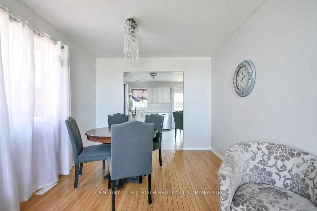 Photo 7 of 53 Forest Dale Drive, Barrie, Little Lake — HOMEH