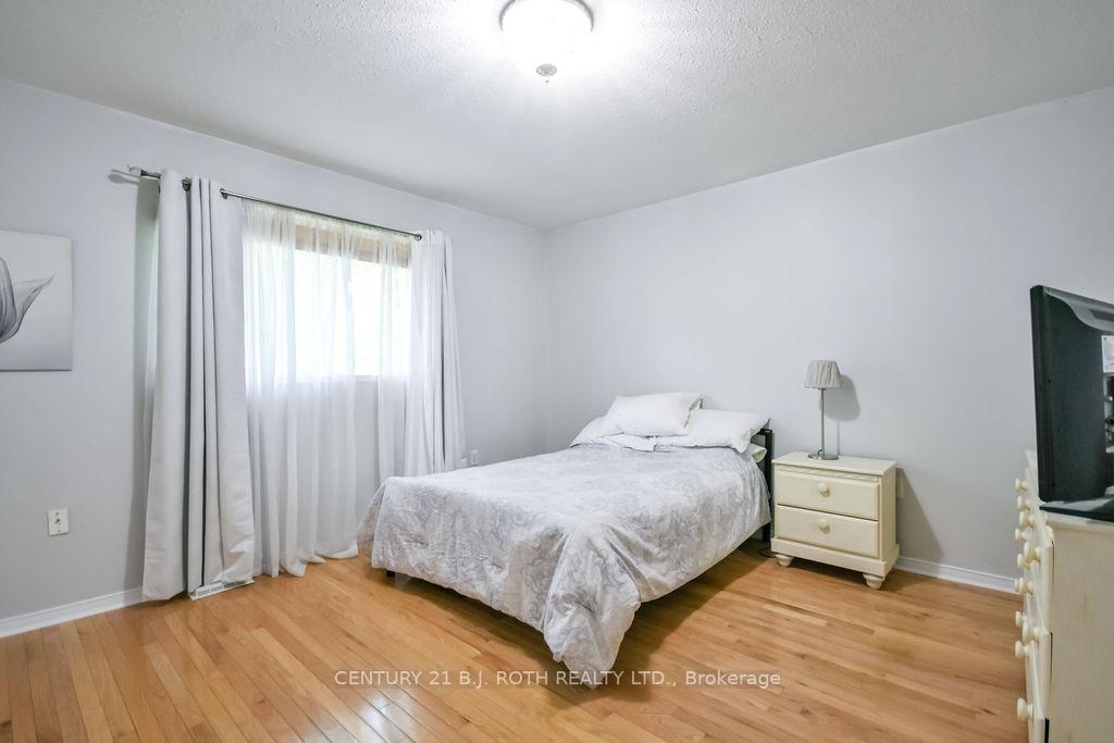 Photo 13 of 53 Forest Dale Drive, Barrie, Little Lake — HOMEH