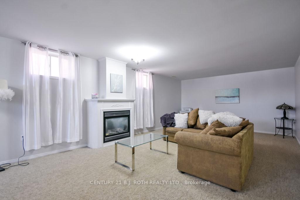 Photo 19 of 53 Forest Dale Drive, Barrie, Little Lake — HOMEH