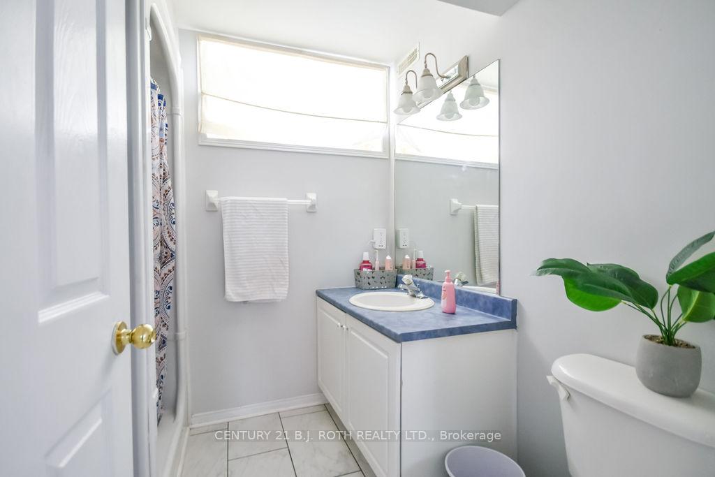 Photo 24 of 53 Forest Dale Drive, Barrie, Little Lake — HOMEH