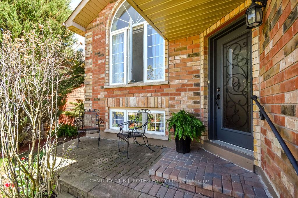 Photo 30 of 53 Forest Dale Drive, Barrie, Little Lake — HOMEH