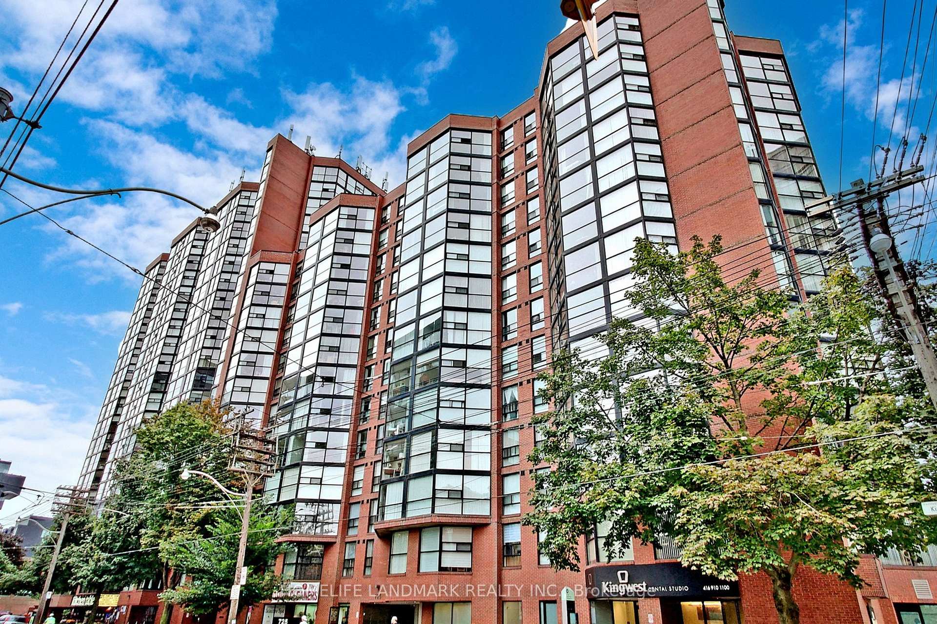 Front of Unit 1015, 705 King Street W