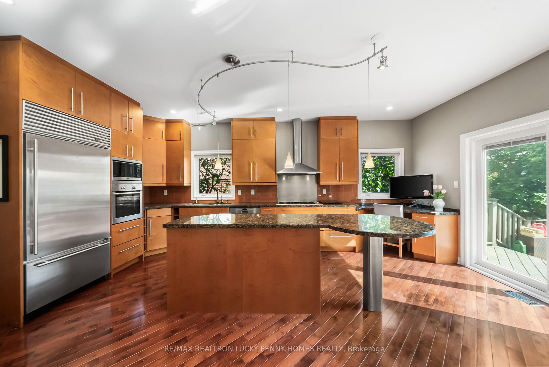 Photo 10 of 19 Mumberson Court, Markham, Cachet — HOMEH