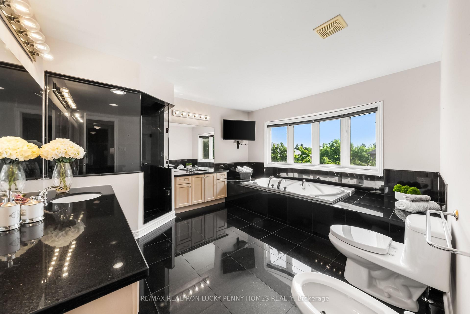 Photo 24 of 19 Mumberson Court, Markham, Cachet — HOMEH