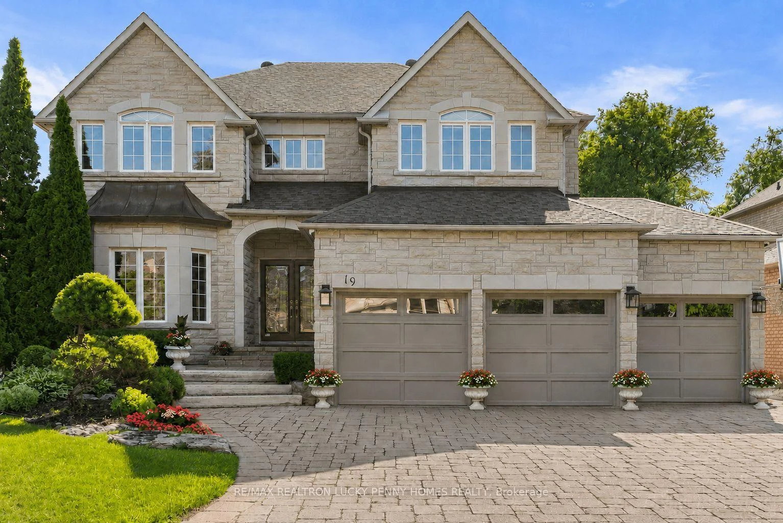 Photo 1 of 19 Mumberson Court, Markham, Cachet — HOMEH