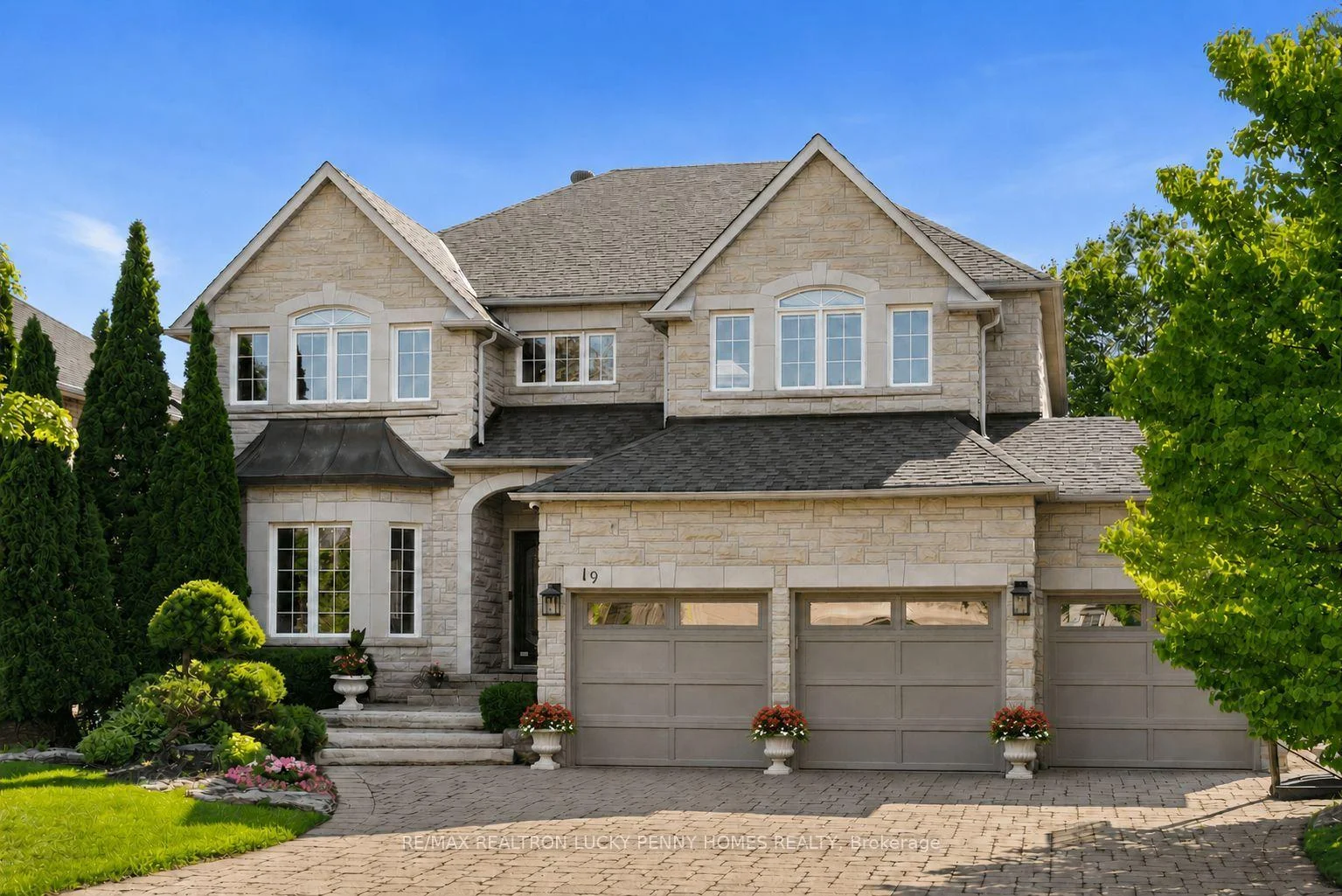 Photo 4 of 19 Mumberson Court, Markham, Cachet — HOMEH