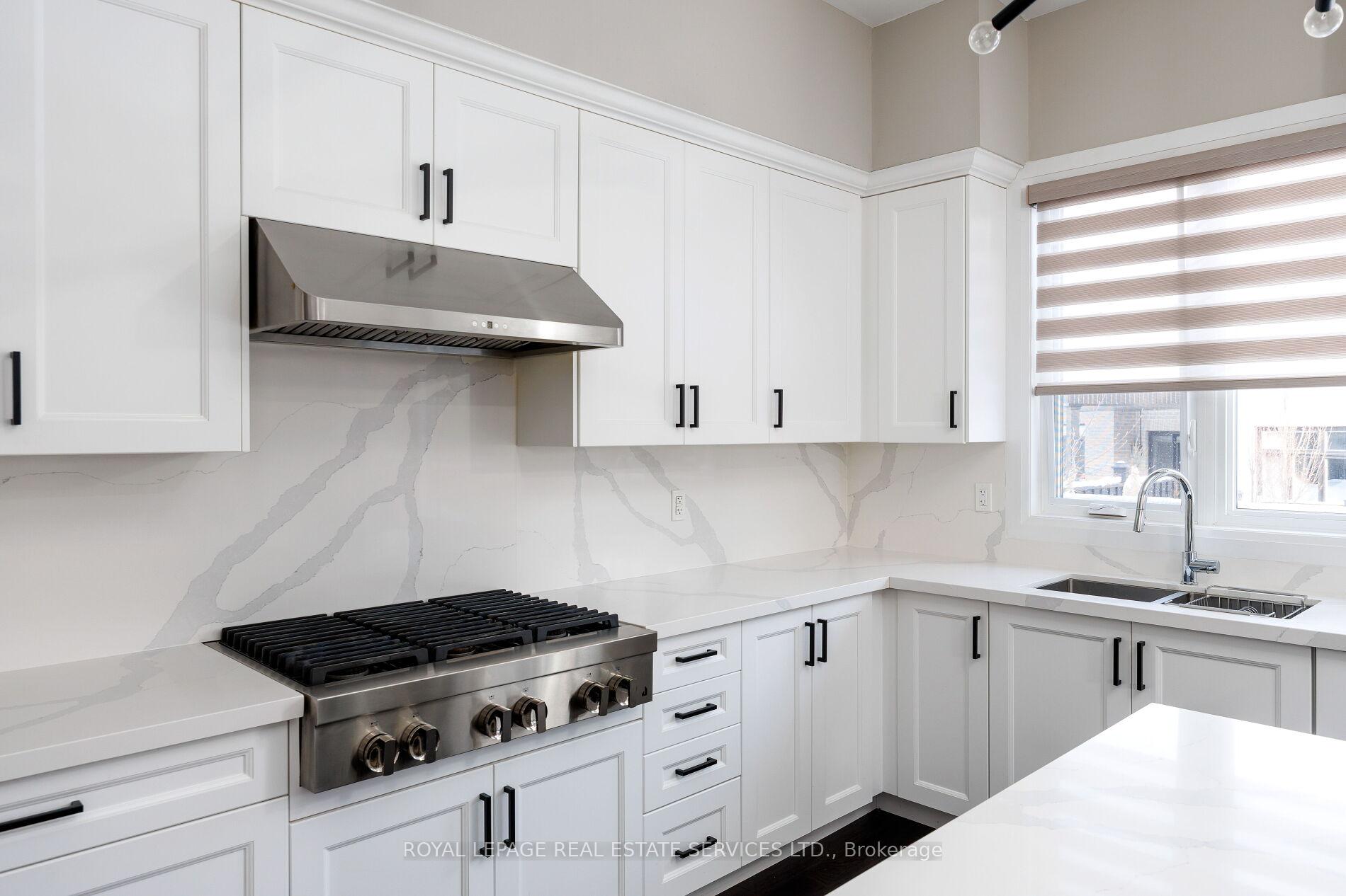 Photo 12 of 175 Burloak Drive W, Oakville, Bronte — HOMEH