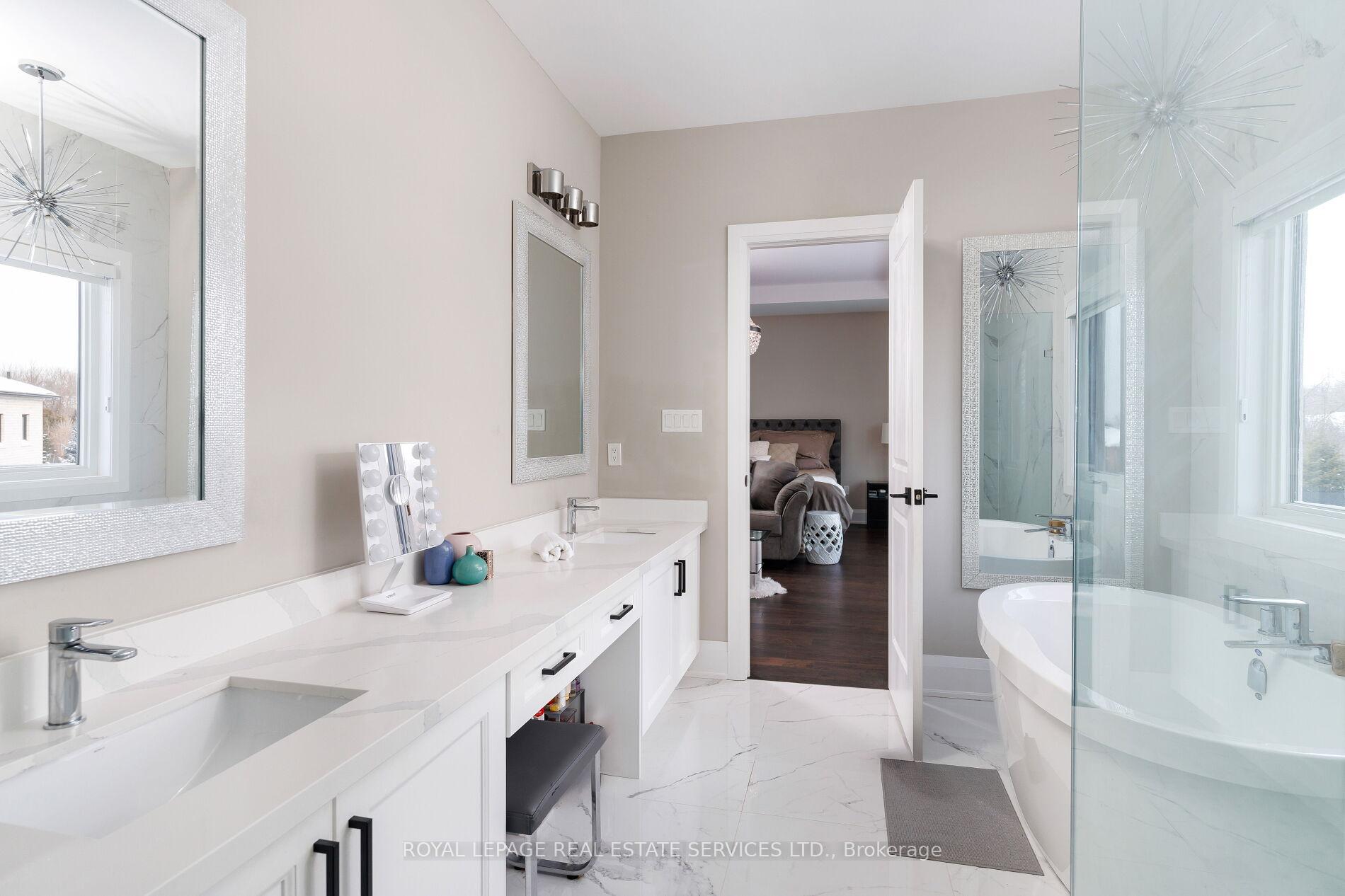 Photo 23 of 175 Burloak Drive W, Oakville, Bronte — HOMEH