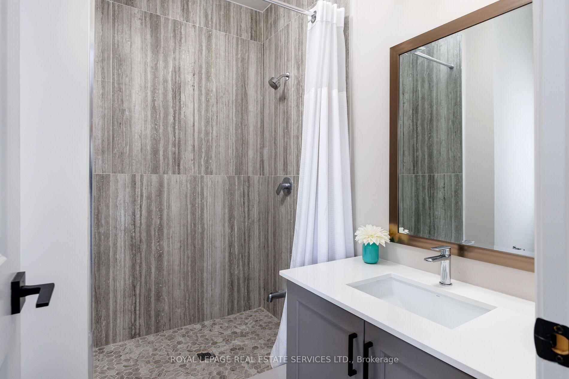 Photo 29 of 175 Burloak Drive W, Oakville, Bronte — HOMEH