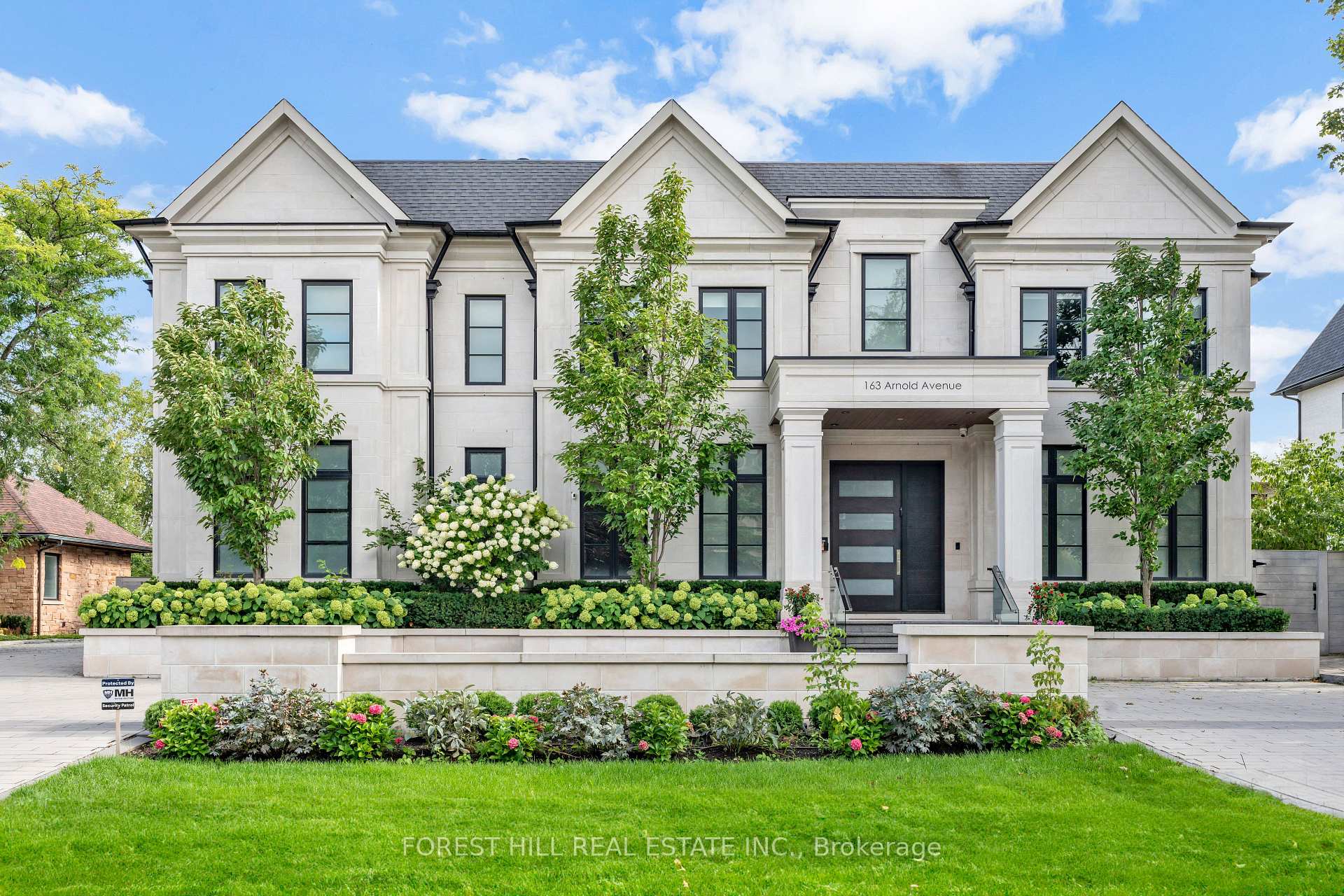 Photo 3 of 163 Arnold Avenue, Vaughan, Crestwood-Springfarm-Yorkhill — HOMEH