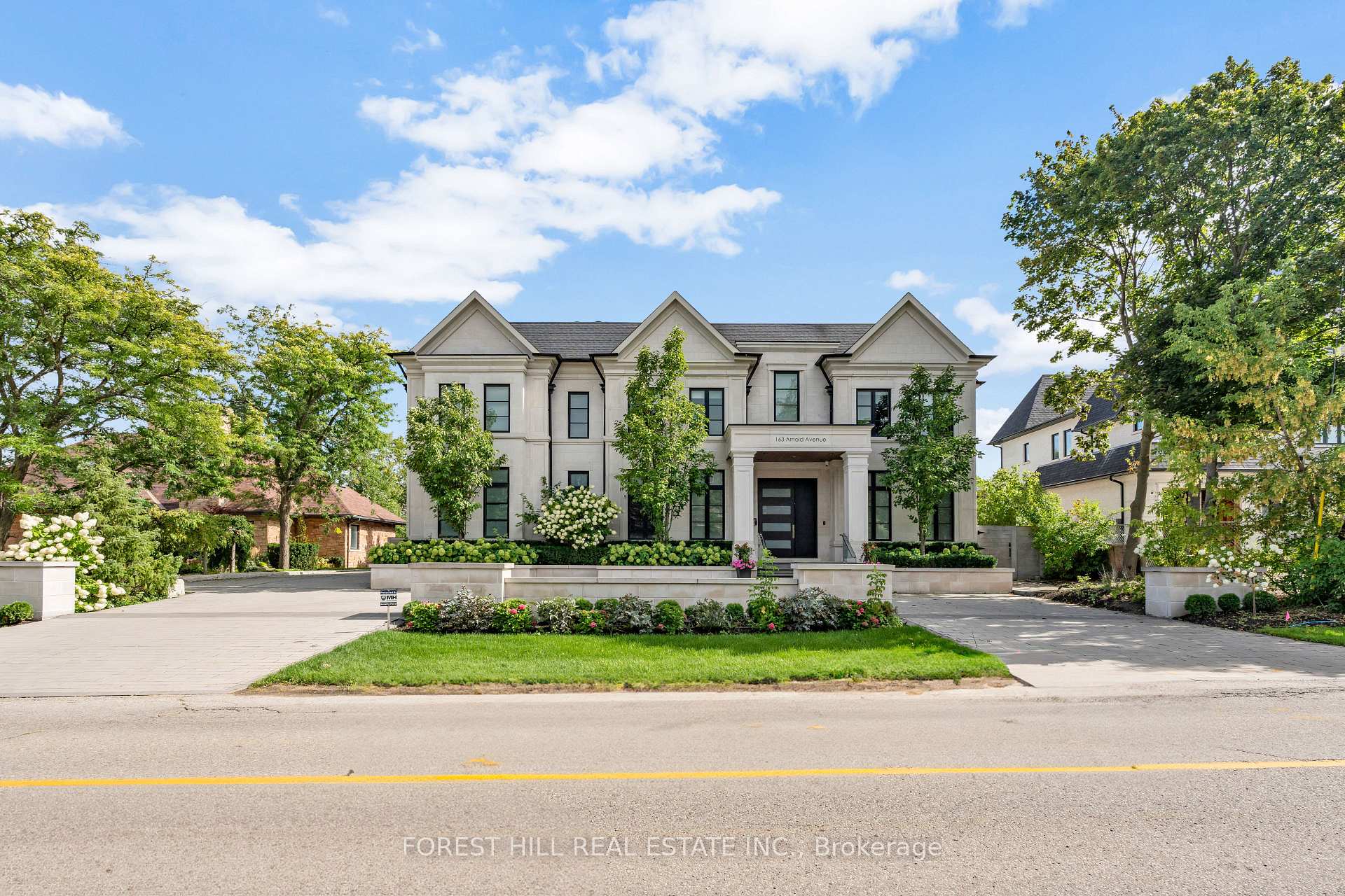Photo 4 of 163 Arnold Avenue, Vaughan, Crestwood-Springfarm-Yorkhill — HOMEH