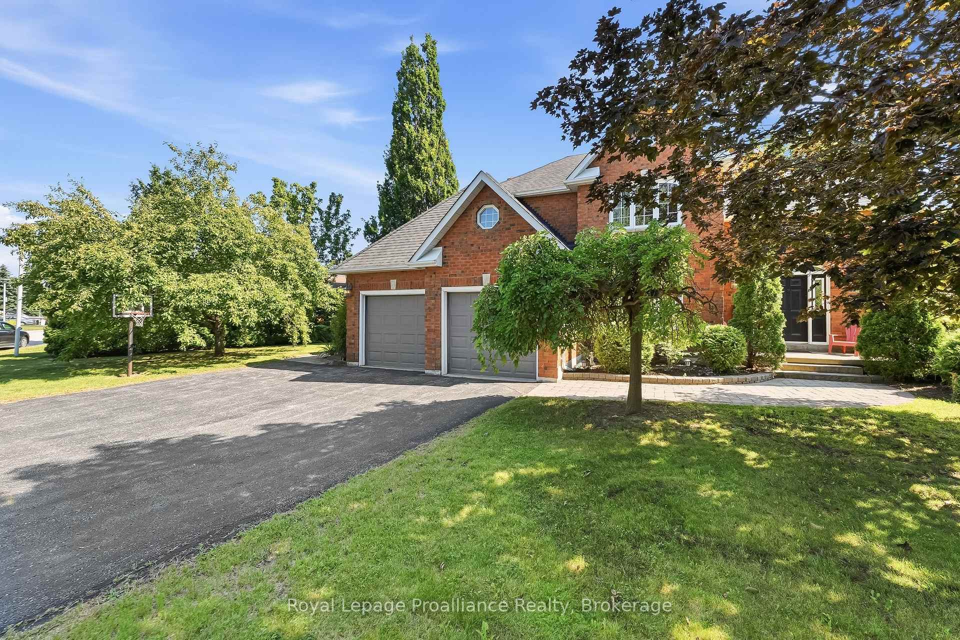 Photo 2 of 37 Ravine Drive, Port Hope — HOMEH